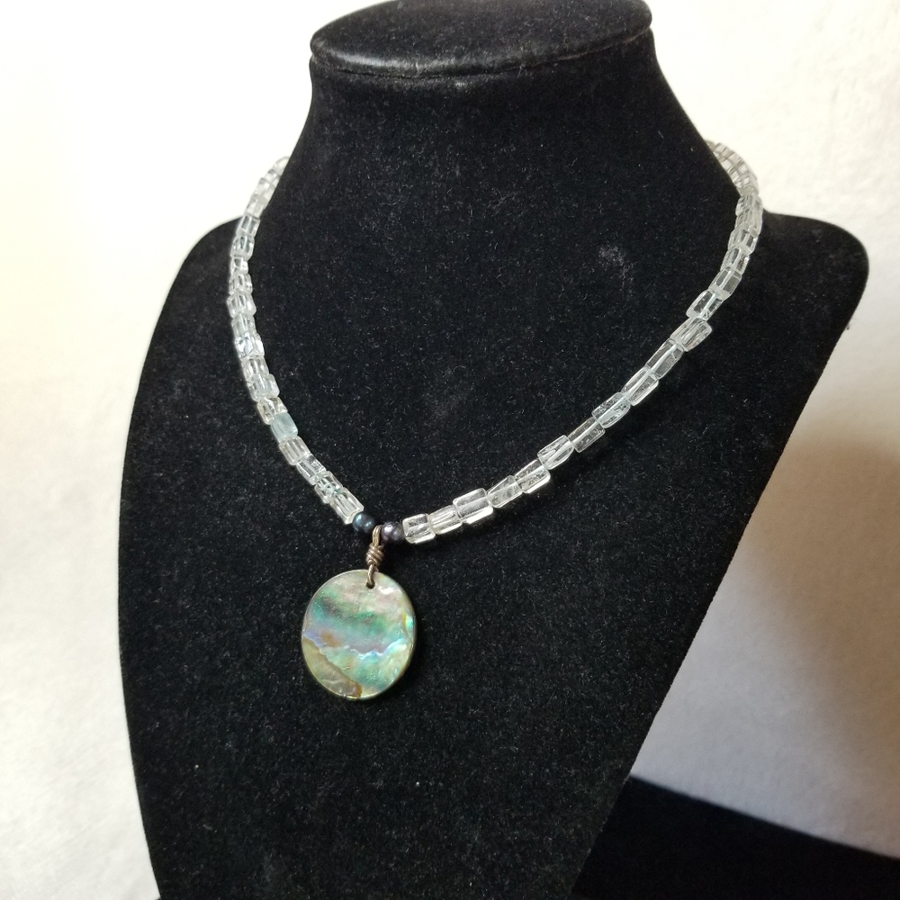 💐 3/$15💐 Handmade Beaded Necklace with Abalone Pendant